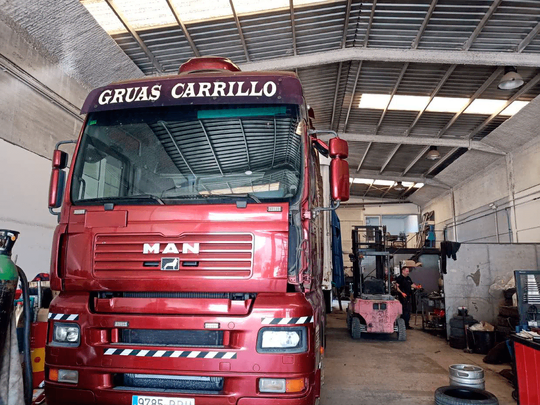Grúas Carrillo frontal camion grua empresa
